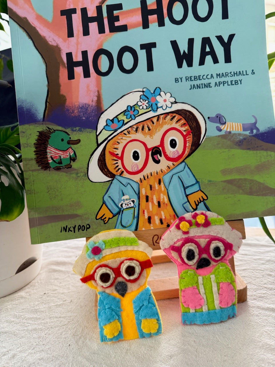 The Hoot Hoot Way & Finger Puppet Set